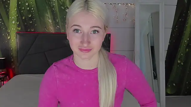 HollyTailors online show from March 2026 06:28:02 AM