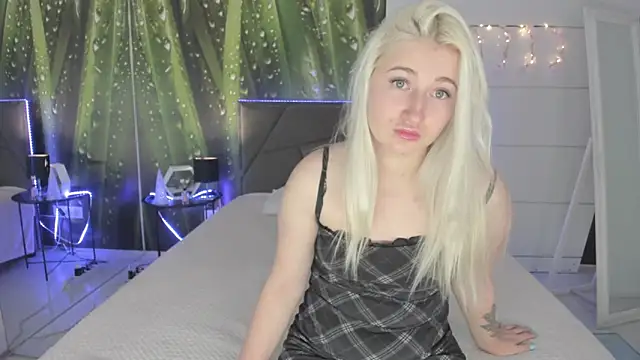 HollyTailors online show from February 2026 06:35:02 AM