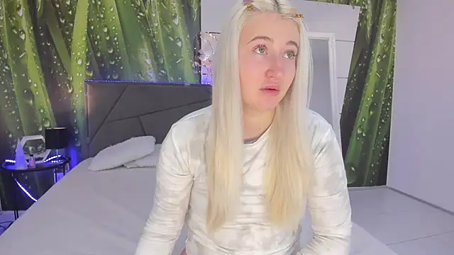 HollyTailors online show from February 2026 06:45:02 AM