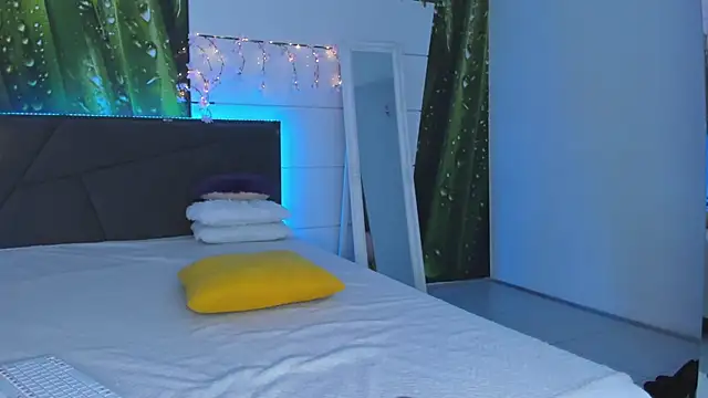 HollyTailors online show from November 2025 07:12:01 AM