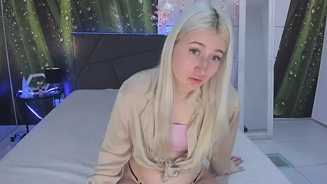 HollyTailors online show from February 2026 06:11:01 AM