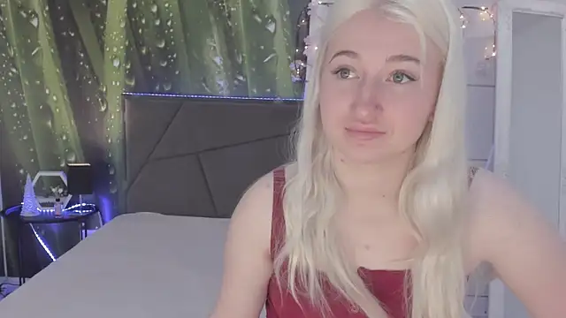 HollyTailors online show from April 2026 05:47:01 AM