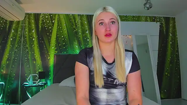 HollyTailors online show from November 2025 06:36:01 AM