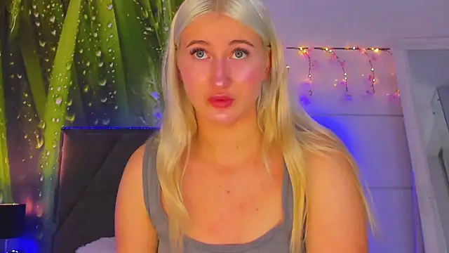 HollyTailors online show from November 2025 06:28:01 AM