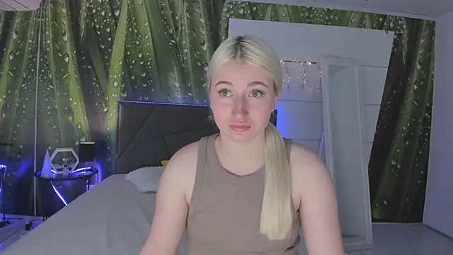 HollyTailors online show from April 2026 05:31:02 AM