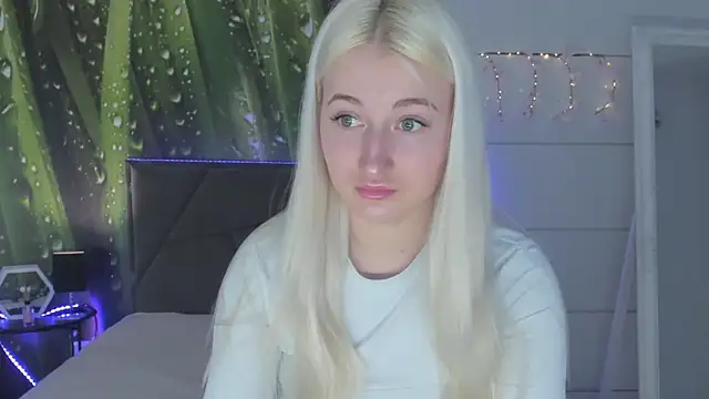 HollyTailors online show from March 2026 05:42:01 AM