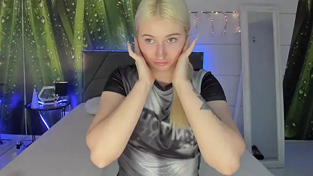 HollyTailors online show from March 2026 06:31:02 AM