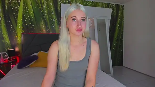 HollyTailors online show from October 2025 12:59:02 PM