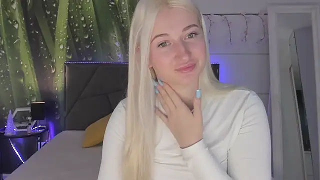 HollyTailors online show from March 2026 06:35:01 AM