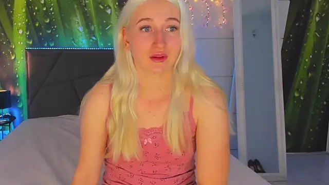 HollyTailors online show from November 2025 06:19:01 AM