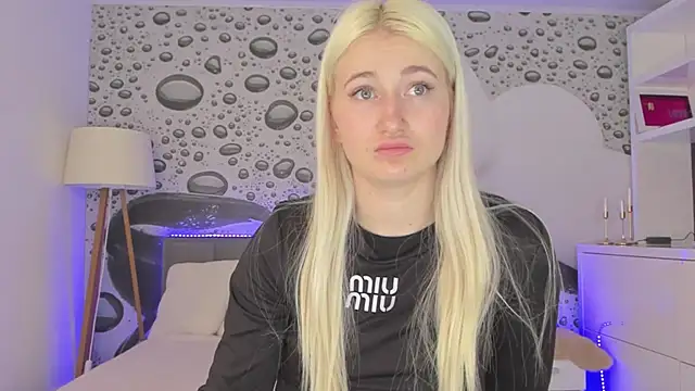 HollyTailors online show from March 2026 01:23:02 PM