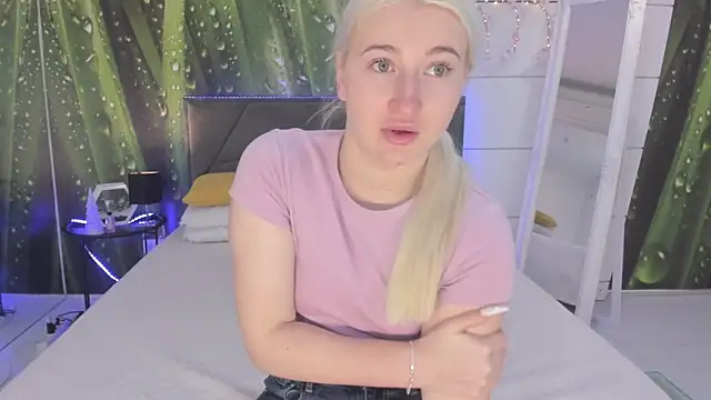 HollyTailors online show from February 2026 06:33:02 AM