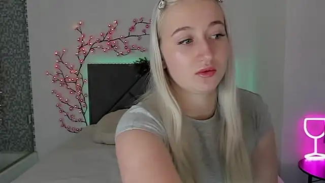 HollyTailors online show from January 2026 01:37:02 PM