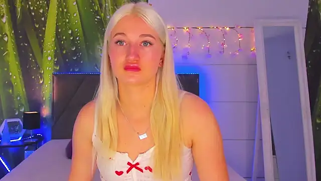 HollyTailors online show from October 2025 05:30:01 AM