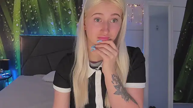 HollyTailors online show from March 2026 06:52:01 AM