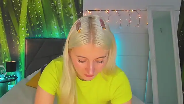 HollyTailors online show from November 2025 06:17:02 AM