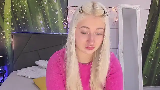 HollyTailors online show from February 2026 06:20:01 AM