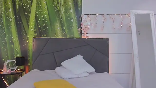 HollyTailors online show from February 2026 06:11:01 AM