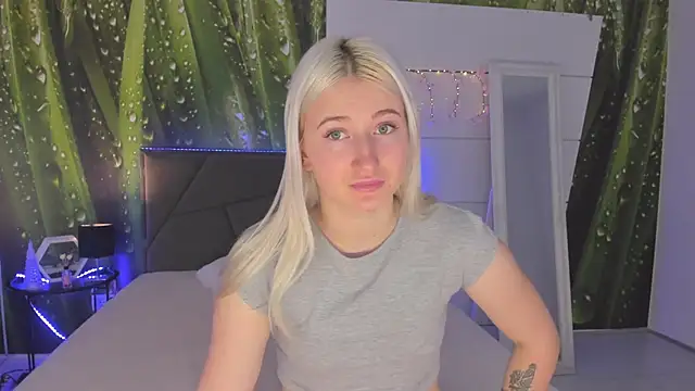 HollyTailors online show from February 2026 06:25:01 AM