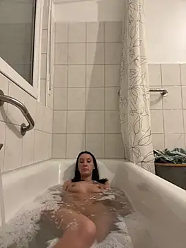 Emilia Mausi online show from April 2026 07:31:01 PM