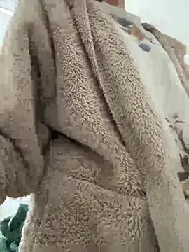 Emilia Mausi online show from March 2026 12:37:02 PM