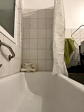 Emilia Mausi online show from November 2025 08:20:02 PM