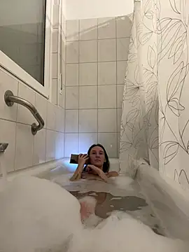 Emilia Mausi online show from February 2026 08:17:01 PM