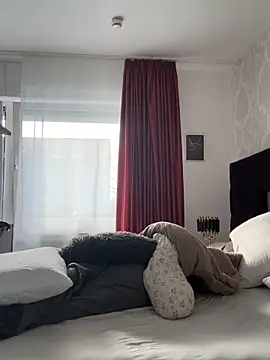 Emilia Mausi online show from February 2026 01:18:02 PM