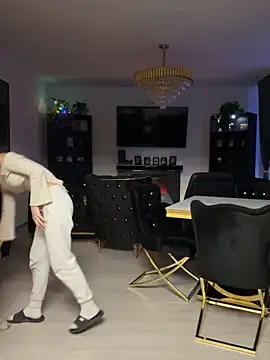 Emilia Mausi online show from November 2025 08:13:02 PM