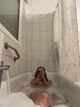 Emilia Mausi online show from January 2026 08:01:01 PM