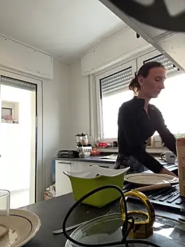 Emilia Mausi online show from March 2026 01:03:02 PM