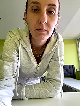 Emilia Mausi online show from December 2025 10:05:02 AM