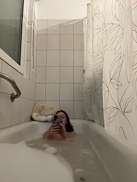 Emilia Mausi online show from February 2026 07:44:02 PM