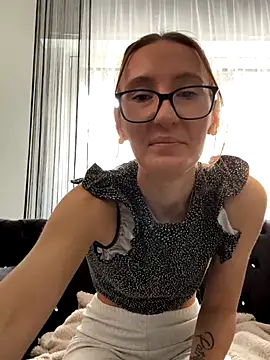 Emilia Mausi online show from October 2025 09:10:02 AM