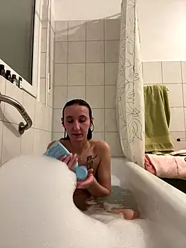 Emilia Mausi online show from December 2025 08:14:02 PM