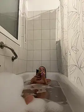 Emilia Mausi online show from February 2026 08:10:01 PM