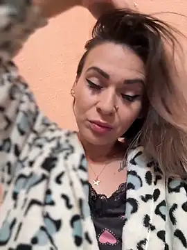 iSelena online show from September 2025 07:47:01 AM