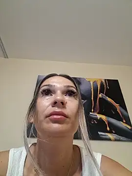 iSelena online show from September 2025 06:01:01 AM