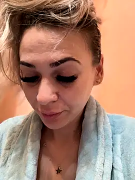 iSelena online show from October 2025 07:09:02 AM