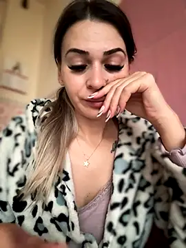 iSelena online show from November 2025 05:55:01 AM