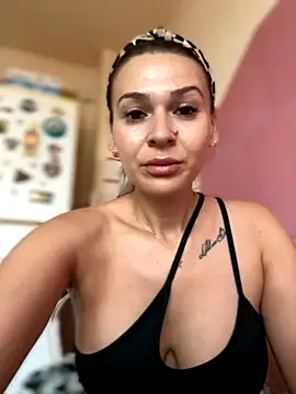 iSelena online show from September 2025 05:36:01 AM