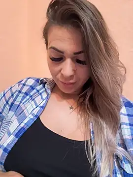 iSelena online show from October 2025 05:17:01 AM