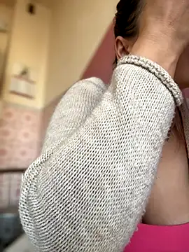 iSelena online show from November 2025 06:57:02 AM