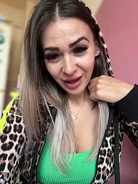 iSelena online show from October 2025 06:06:01 AM