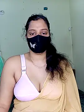 Snapshot of Rose-luckey chatting on November 2025 04:57:02 AM Rose-luckey online show from November 2025 04:57:02 AM