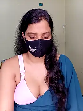 Snapshot of Rose-luckey chatting on November 2025 11:10:01 AM Rose-luckey online show from November 2025 11:10:01 AM