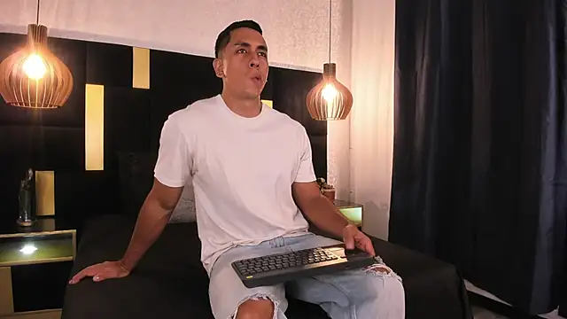 Lucio  Fox online show from March 2026 11:49:01 AM