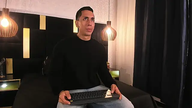 Lucio  Fox online show from March 2026 11:52:02 AM