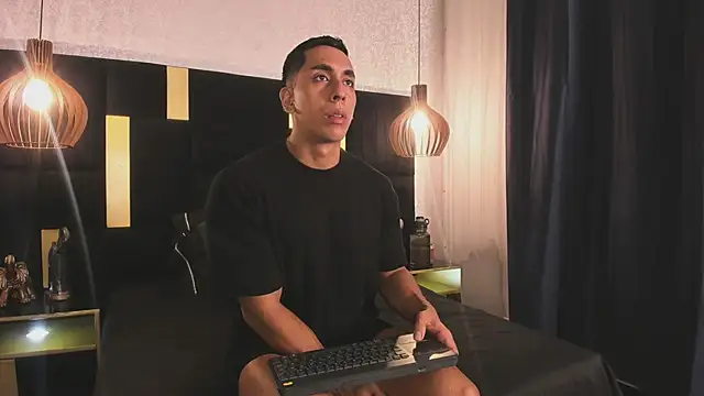 Lucio  Fox online show from February 2026 12:29:02 PM