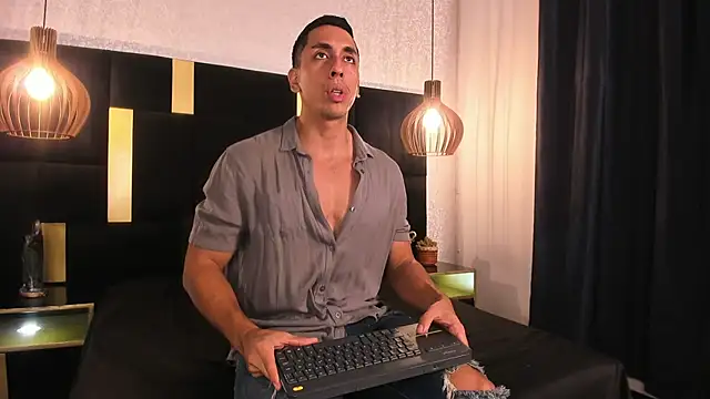 Lucio  Fox online show from March 2026 12:05:01 PM